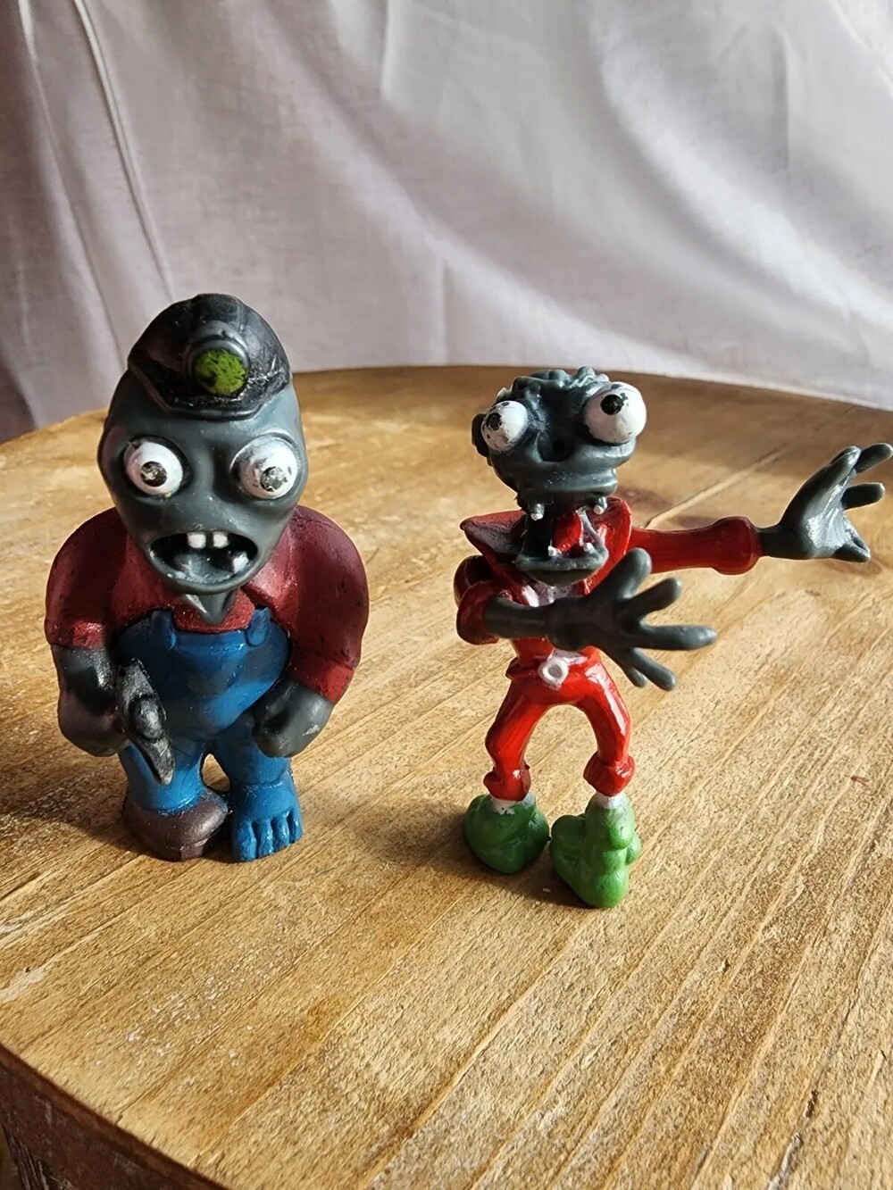 PVZ Plants vs. Zombies 2.5" Zombie MJ Jackson Pop Character Figure Toy LOT OF 2